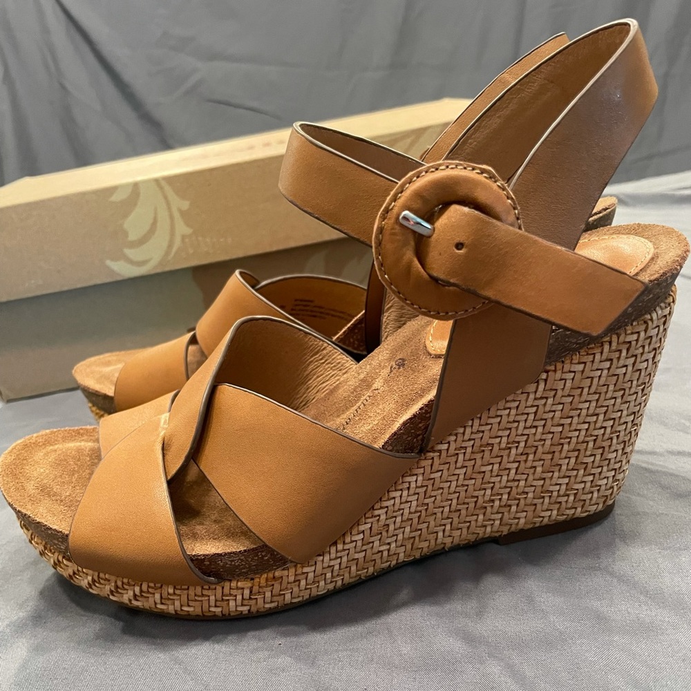 Soft Cassidy Luggage wedges